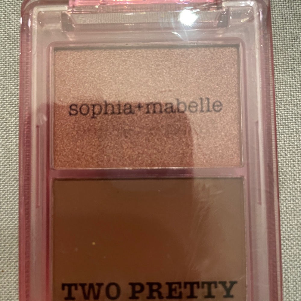 Two Pretty Bronzer and highlighter  Duo